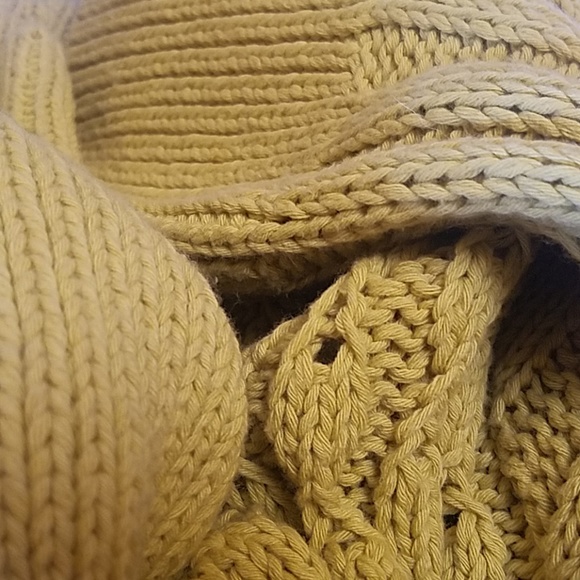 BCBGMAXAZRIA sweater - Picture 8 of 8